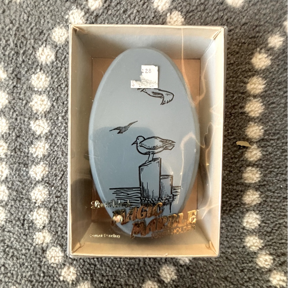 Laura Wood’s Magic Marble Towel Holder - Beach Bird Scene